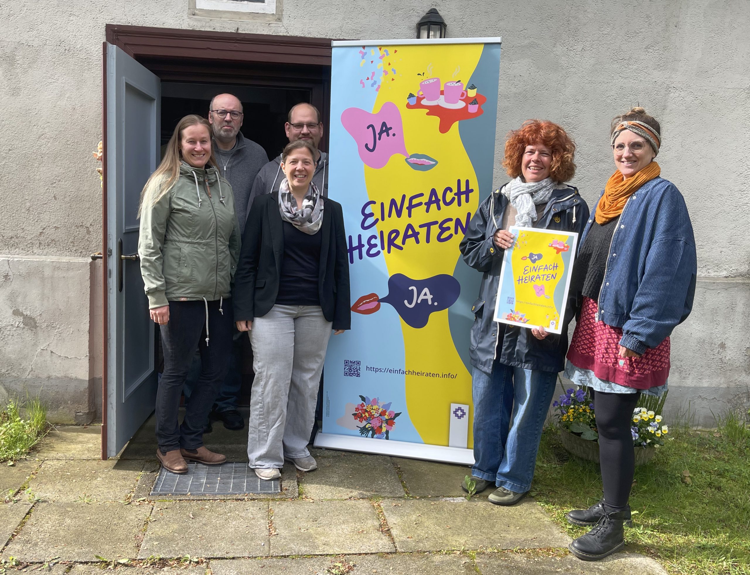 Freuen sich in Eberholzen auf Paare: (v.l.) Pastorin Inga Leicher, Pastor Kay Oppermann, Pastor Lars Lukas, Pastorin Debora Becker, Diakonie Renata Friede und Pastorin Juliane Hillebrecht.